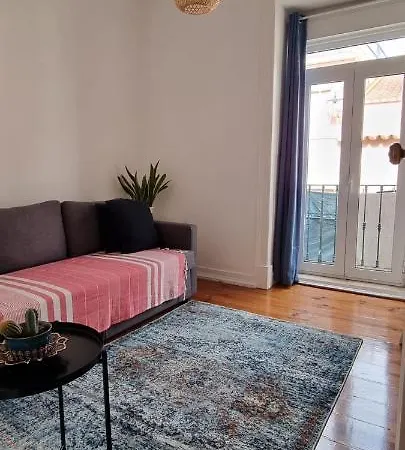 Charming Central Apartment To Rent-3