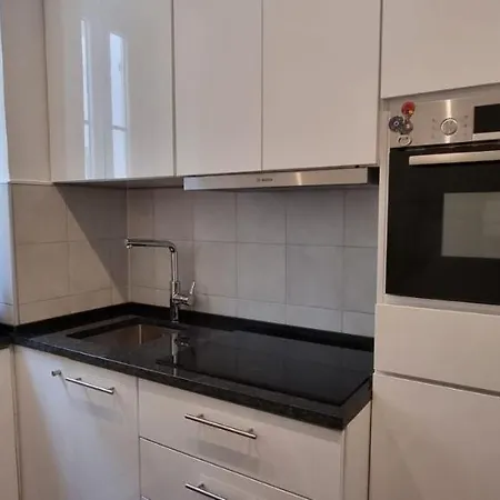 Charming Central Apartment To Rent-2